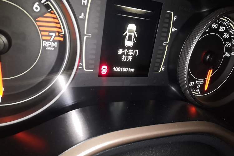 Used Jeep Cherokee 2016 2.4L Leading Edition Odometer Close Up