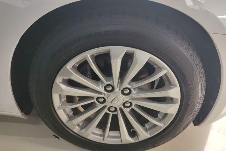 Used Cadillac CT6 2017 28T Elite Model Right Front Wheel Hub