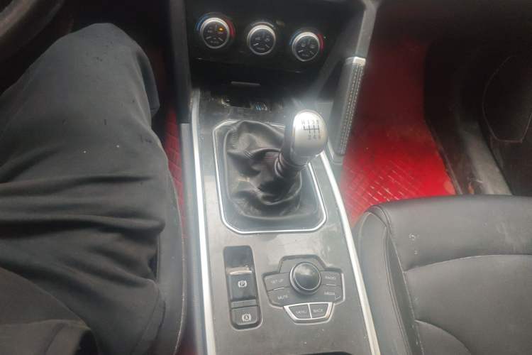 Used Haval H6 2019 Sport Edition 1.5T Manual Two-Wheel Drive Elite Model China VI Standard Gear Lever