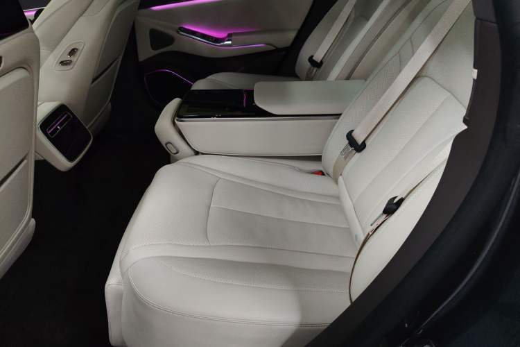 Used Denza Z9 2024 1100 km All-Wheel-Drive Ultra Version
