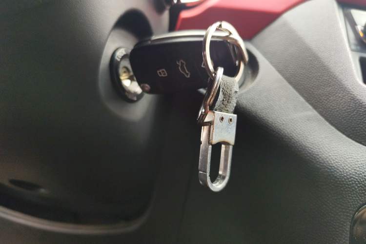 Used JAC Refine S2 2016 1.5L CVT Luxury Model Two-Tone Version
