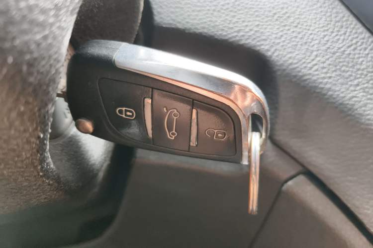 Used Dongfeng Aeolus AX7 2015 2.0L Automatic Zhiyue Version Vehicle Key