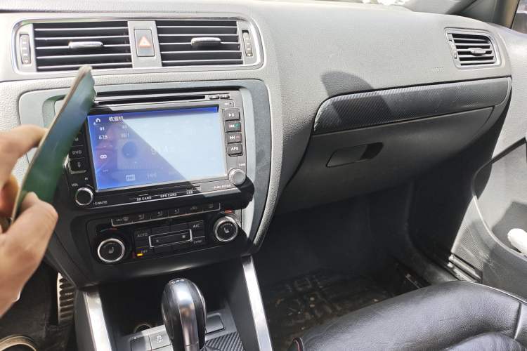 Used Volkswagen Sagitar 2013 2.0 TSI GLI Audio And AC Panel