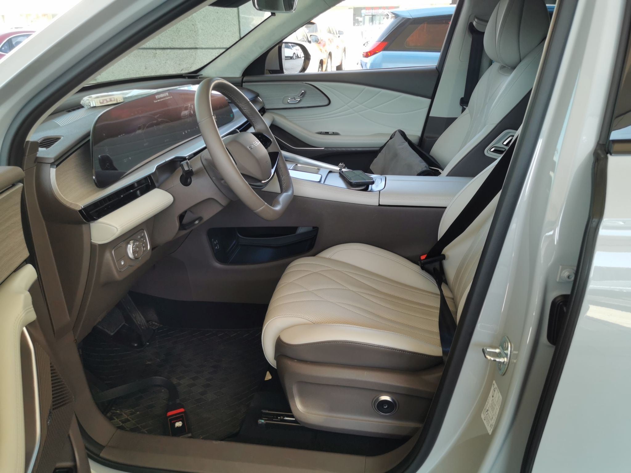 Переднее сиденье в автомобиле