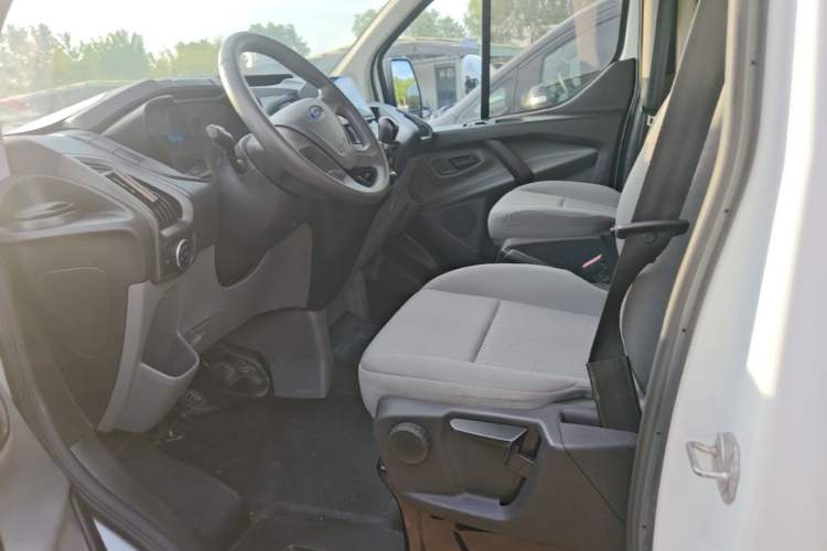 Used Ford Transit 2017 2.0T Diesel Multi-Purpose Commercial Vehicle Short Wheelbase Low Roof China V Standard Left Front Seat