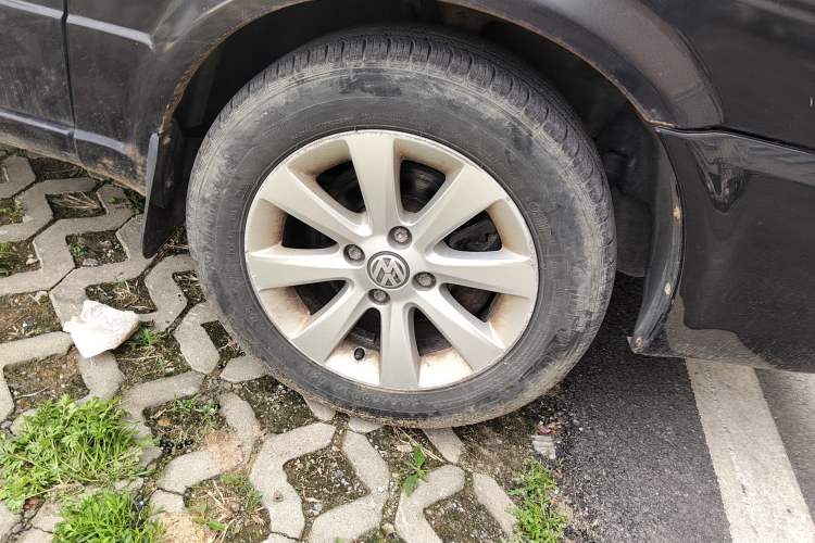 Used Volkswagen Jetta 2010 1.6L Partner Right Front Wheel Hub