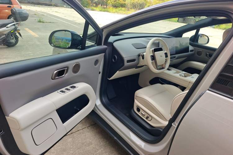 Used Li Auto i6 2025 Model Two-Wheel-Drive Standard Type Driver Seat