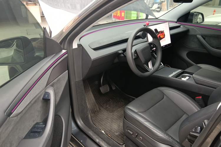 Used Tesla Model Y 2025 Long-Range All-Wheel Drive First Edition Driver Seat