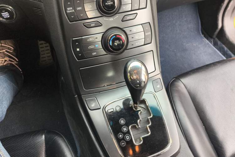 Used Hyundai Genesis Coupe 2009 2.0T Automatic Deluxe Edition Gear Lever