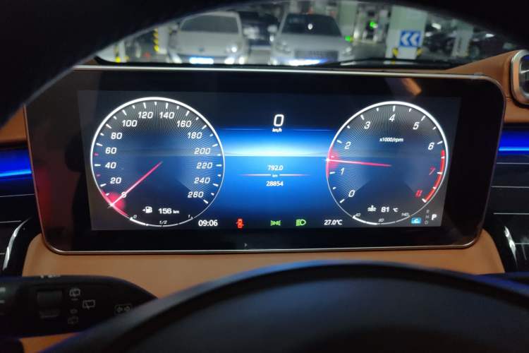 Used Mercedes-Benz Vito 2023 2.0T Elite Version 7 Seats
