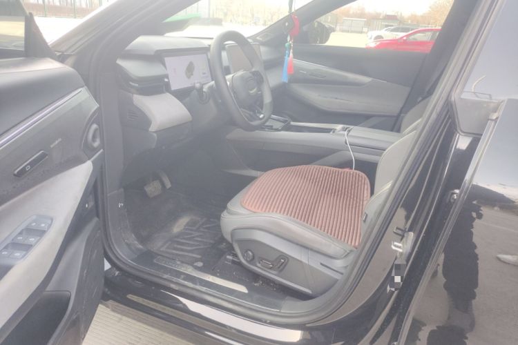 Used Lynk & Co 08 EM-P 2023 120km Long-Range Pro
