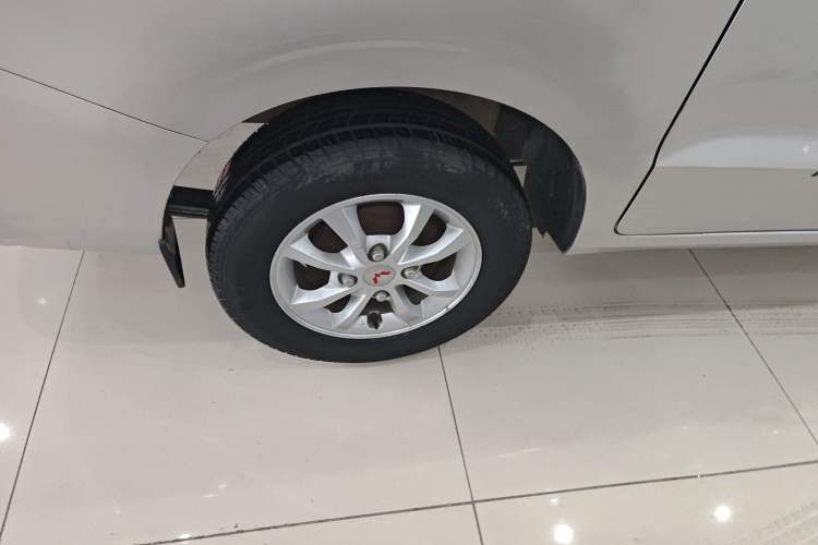 Used Wuling Hongguang V 2022 1.5L Enjoy Edition Electric-Powered LAR Right Rear Wheel Hub