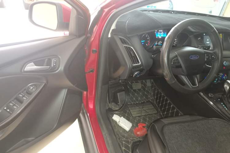 Used Ford Focus 2017 Sedan EcoBoost 180 Automatic Elite Model
