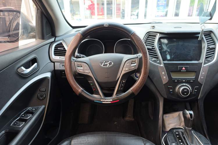 Used Hyundai Santa Fe 2013 2.4L Automatic Two-Wheel Drive Smart Version