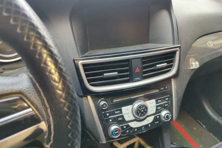 Used Soueast V5 Lingzhi 2012 1.5L Manual Luxury Version Audio And AC Panel