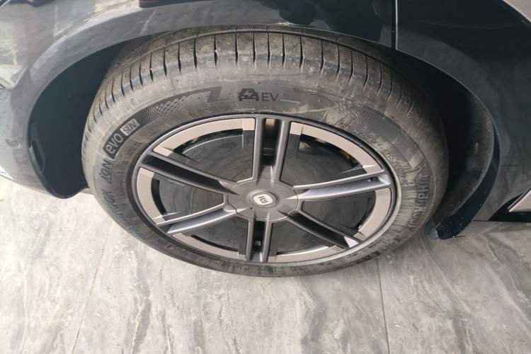 Used Xiaomi Auto YU7 2025 Ultra-Long Range All-Wheel Drive Pro Version Right Rear Wheel Hub