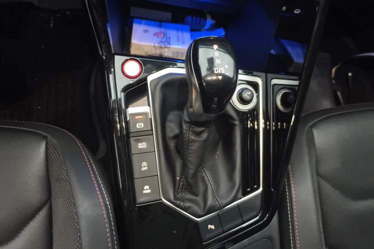 Used Volkswagen Tayron 2020 330TSI Two-Wheel Drive Luxury Smart Connectivity Version Gear Lever
