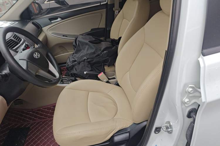 Used Hyundai Verna (older generation) 2014 1.4L Automatic Smart GLS Left Front Seat