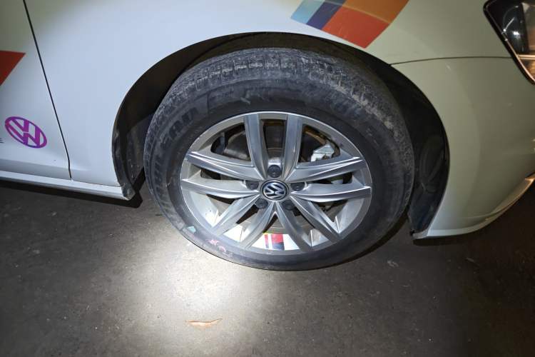 Used Volkswagen Golf 2018 1.6L Automatic Comfort Model Right Front Wheel Hub