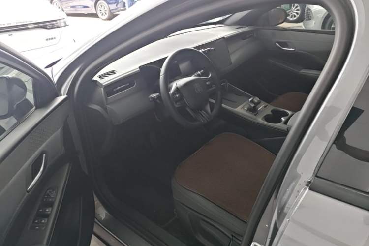 Used BYD Qin PLUS 2025 DM-i Smart Drive 55KM Leading Model
