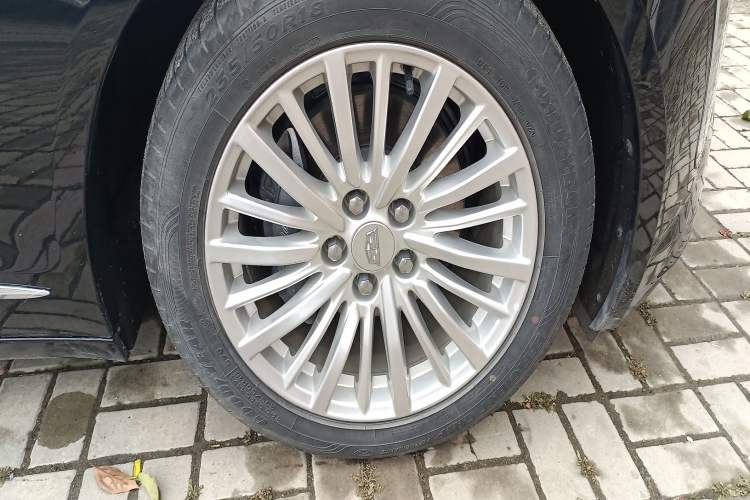 Used Cadillac CT6 2020 28T Luxury Version Right Front Wheel Hub