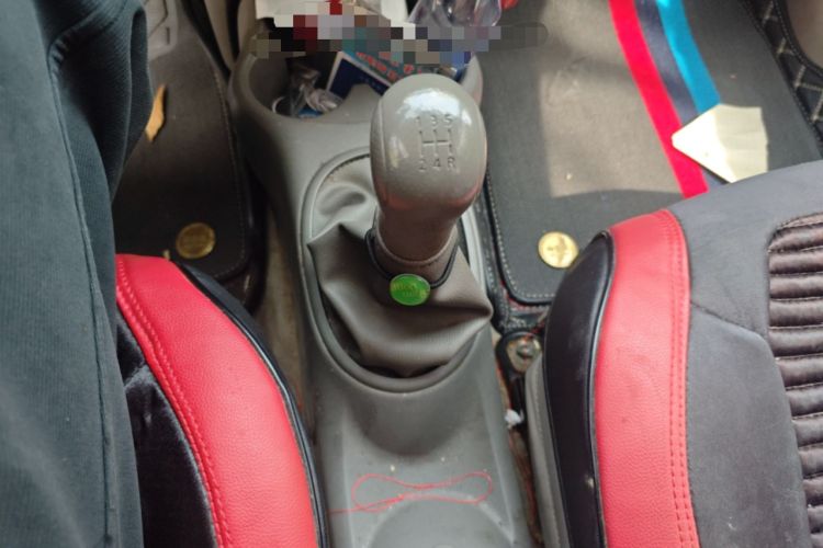 Used Nissan Sunny 2015 1.5XE Manual Comfort Edition Gear Lever