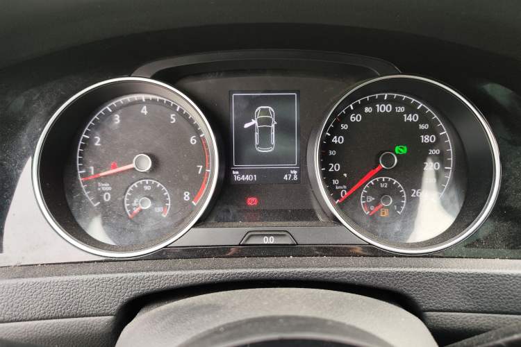 Used Volkswagen Golf 2016 1.4TSI Automatic R-Line Instrument Cluster