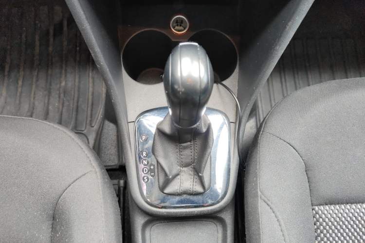 Used Volkswagen Polo 2013 1.6L Automatic Comfort Edition Gear Lever