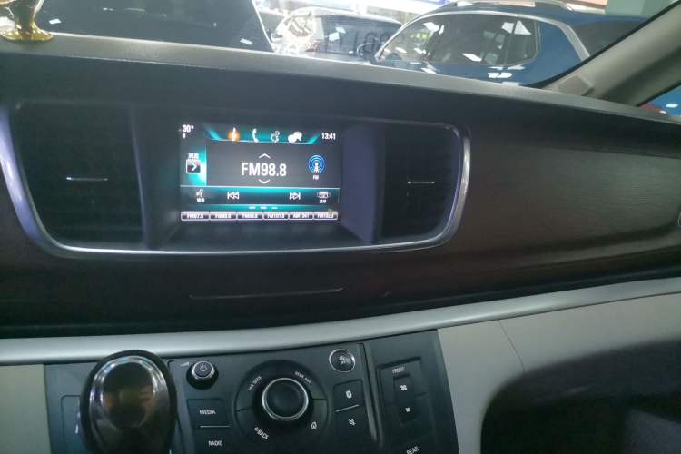 Used Buick GL8 2018 28T Comfort Model China VI Standard Audio And AC Panel