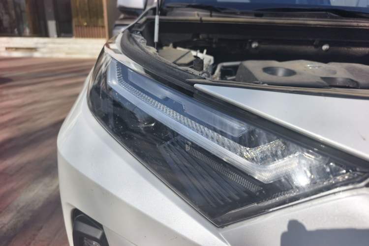 Used Toyota RAV4 2023 2.0L CVT Two-Wheel Drive 20th Anniversary Platinum Edition