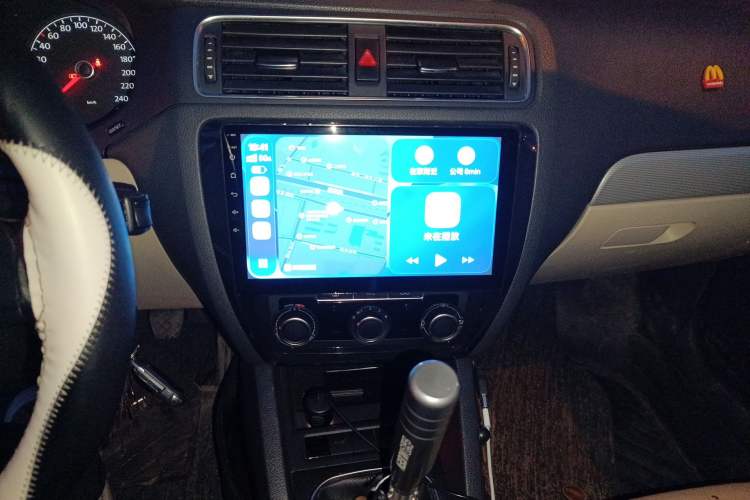 Used Volkswagen Sagitar 2014 1.6L Manual Comfort Model Audio And AC Panel