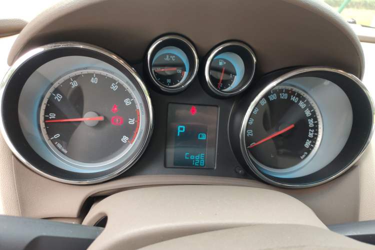 Used Buick GT 2012 GT 1.6L Automatic Fashion Edition Instrument Cluster