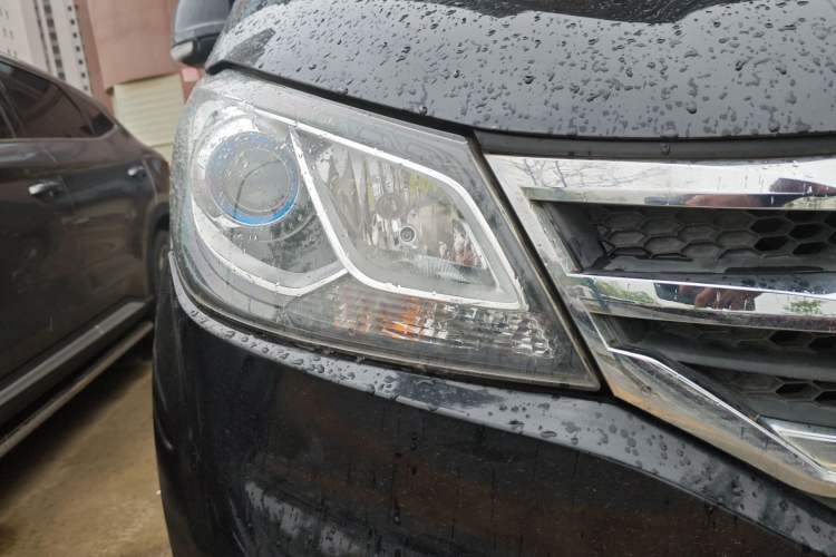 Used SAIC MAXUS G10 2016 1.9T Automatic Elite Edition Diesel China V Emission Standard Right Front Headlight