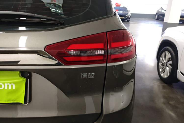 Used Geely Auto Emgrand X7 Sport 2018 1.8TD Automatic Two-Wheel Drive Smart Connect 4G Internet Edition