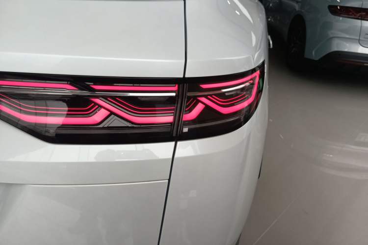 Used BYD Song L DM-i 2025 Intelligent Driving Version 160 km Beyond-Range Type Right Rear Taillight