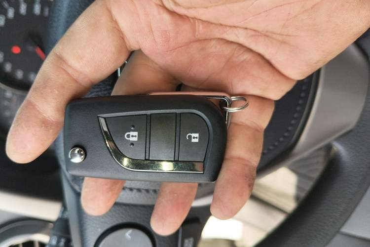 Used Toyota RAV4 2019 2.0L CVT Two-Wheel Drive Pioneer Edition China VI Standard