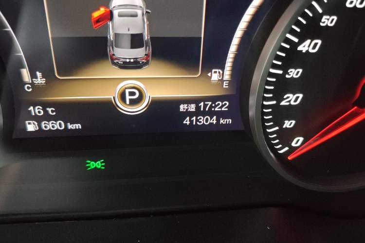 Used Hongqi H5 2022 Classic Model 1.8T Automatic Smart Connect Flagship Edition Odometer Close Up