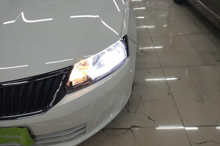 Used Skoda Rapid 2016 1.6L Automatic Front-Wheel Drive Model Left Front Headlight