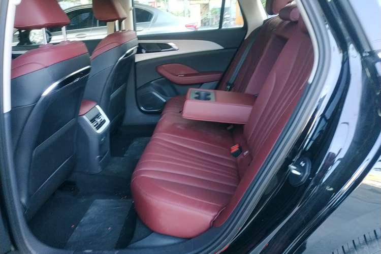 Used Hongqi H5 2025 2.0T Automatic Flag Edition – 500 000 Units Commemorative Version