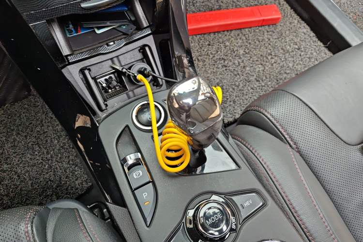 Used BYD Qin New Energy 2014 1.5T Cool Black Knight Flagship Model
