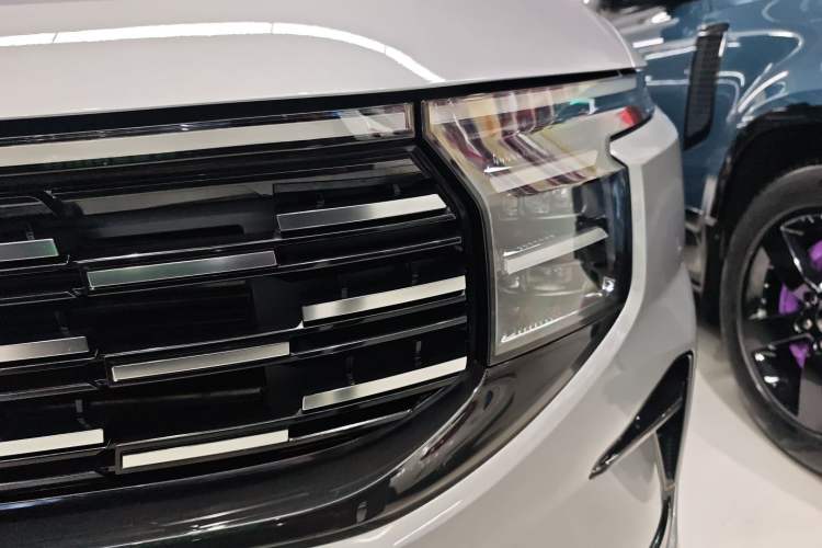 Used Ford Edge 2025 Ford Explorer L 2.0T EcoBoost E-Hybrid Four-Wheel-Drive 7-Seater Supreme Model