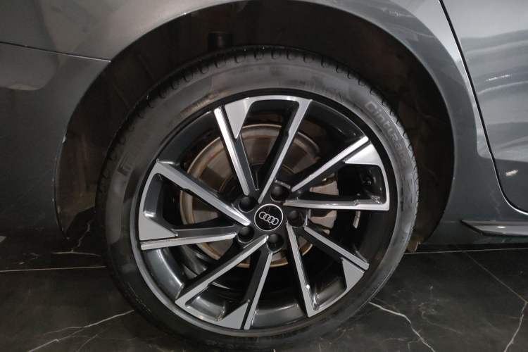 Used Audi A4L 2023 40 TFSI Luxury Dynamic Model Right Rear Wheel Hub