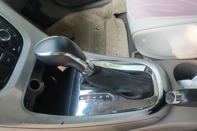 Used Buick GT 2013 GT 1.6L Automatic Fashion Edition Gear Lever