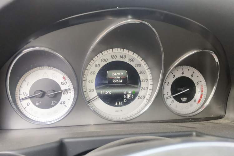 Used Mercedes-Benz GLK-Class 2013 GLK 300 4MATIC Fashion Model Odometer Close Up