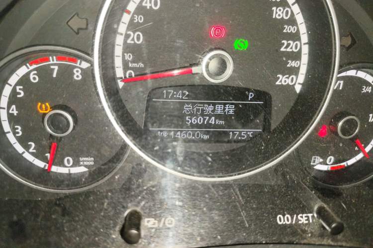 Used Volkswagen Beetle 2014 1.4TSI Luxury Model Odometer Close Up