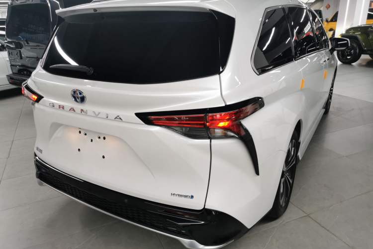 Used Toyota Granvia 2023 2.5L Hybrid Prestige PLUS Edition
