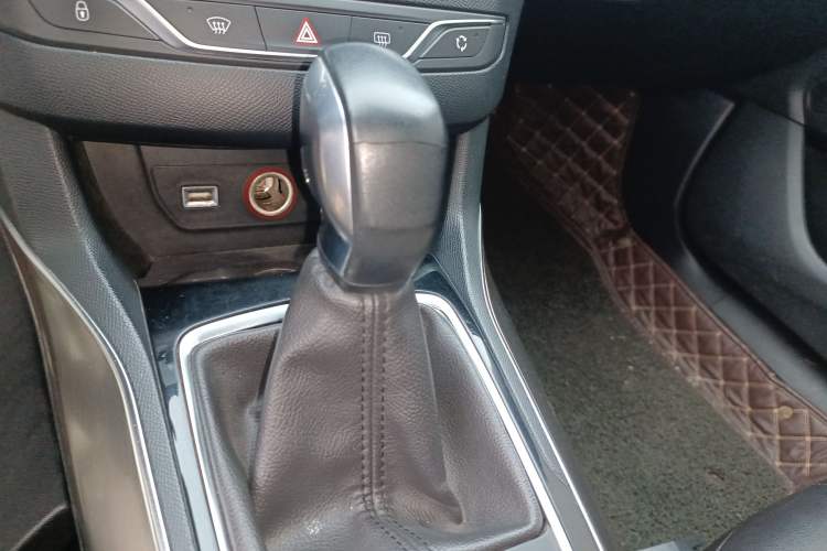Used Peugeot 408 2018 350THP Automatic Luxury Edition Gear Lever