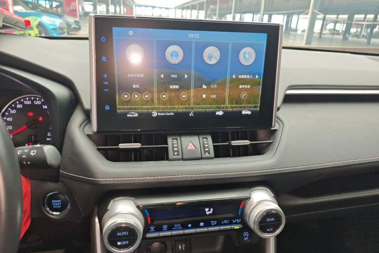 Used Toyota Wildlander 2022 2.0L CVT 4x4 Luxury PLUS Edition Audio And AC Panel