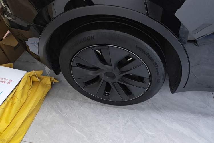 Used Tesla Model Y 2023 Long-Range All-Wheel-Drive Version