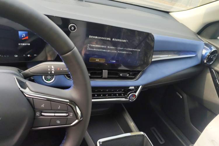 Used Chevrolet Equinox Plus 2024 102km RS Ultimate Edition Audio And AC Panel